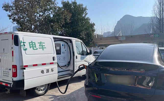 滴道区汽车搭电
