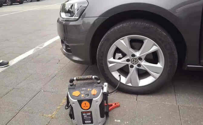 滴道区汽车搭电案例